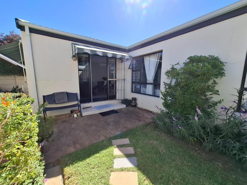 To Let 3 Bedroom Property for Rent in Land and Zeezicht Western Cape